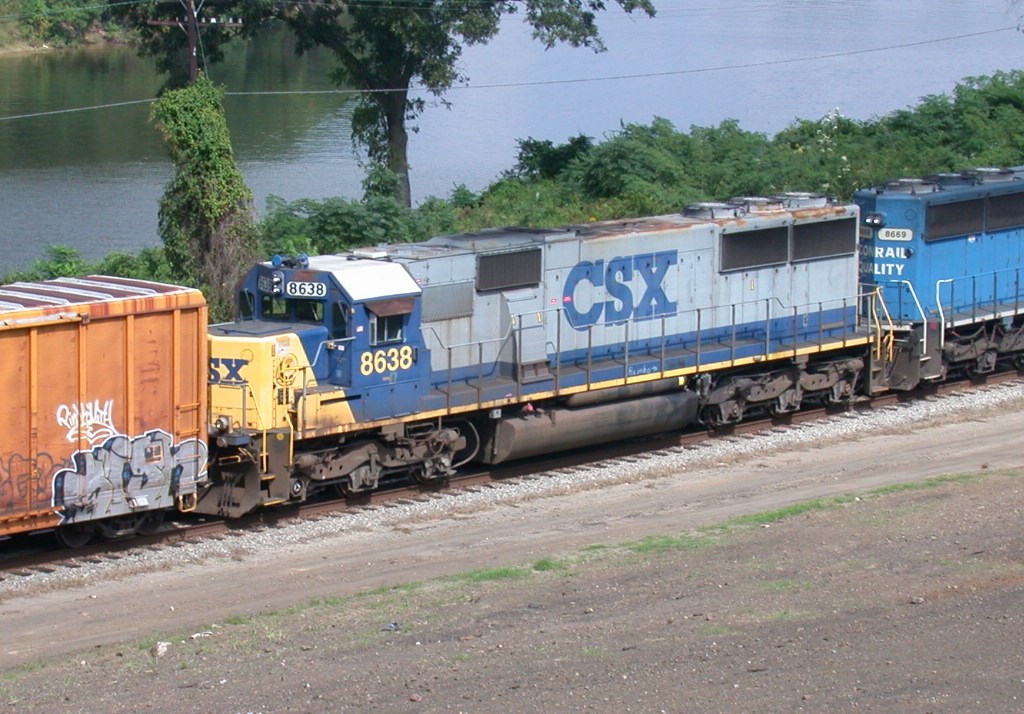 CSX 8638 on NB Bow line train